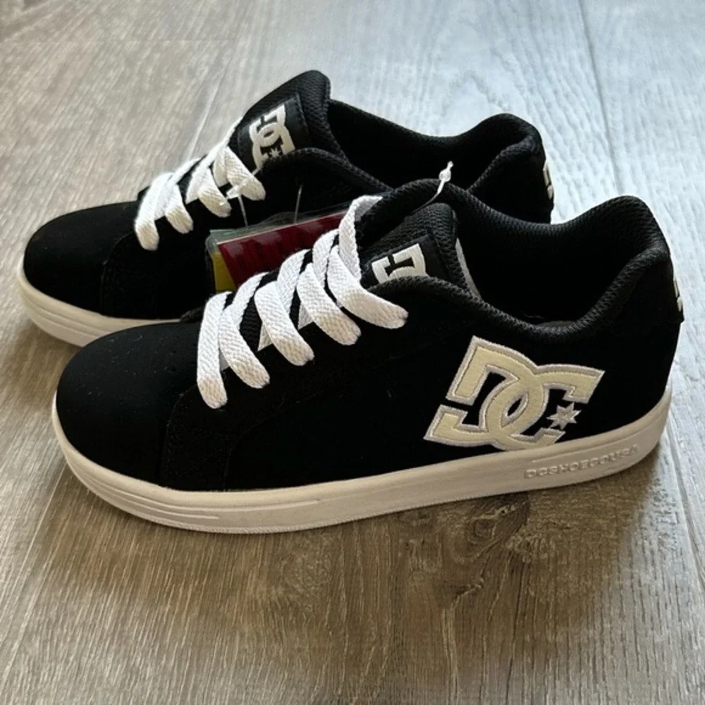 DC Court Low Kids Skate Shoes Black White Youth Size 1 NWT
